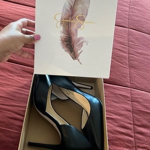 Jessica Simpson pumps
